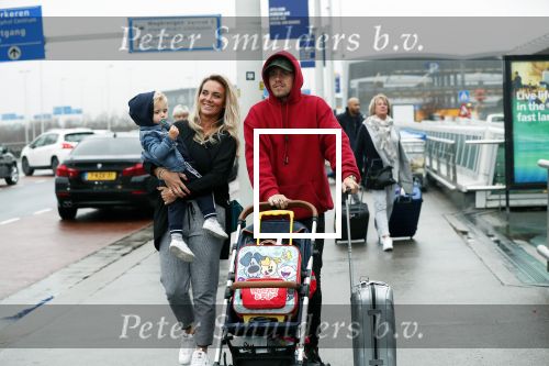 Schiphol 11 januari 2019
Andre Hazes jr en vriendin Monique Westenberg arriveren samen met familie en neef Djarno Hofland op schiphol na trip naar Ortlando.