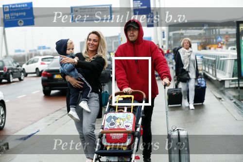 Schiphol 11 januari 2019
Andre Hazes jr en vriendin Monique Westenberg arriveren samen met familie en neef Djarno Hofland op schiphol na trip naar Ortlando.