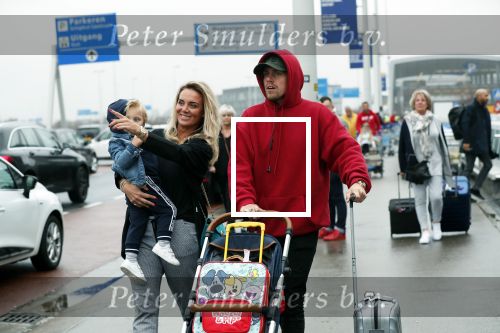 Schiphol 11 januari 2019
Andre Hazes jr en vriendin Monique Westenberg arriveren samen met familie en neef Djarno Hofland op schiphol na trip naar Ortlando.