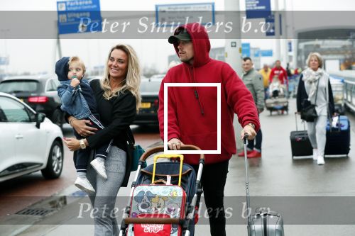 Schiphol 11 januari 2019
Andre Hazes jr en vriendin Monique Westenberg arriveren samen met familie en neef Djarno Hofland op schiphol na trip naar Ortlando.