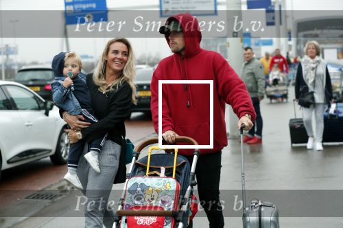 Schiphol 11 januari 2019
Andre Hazes jr en vriendin Monique Westenberg arriveren samen met familie en neef Djarno Hofland op schiphol na trip naar Ortlando.