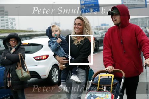 Schiphol 11 januari 2019
Andre Hazes jr en vriendin Monique Westenberg arriveren samen met familie en neef Djarno Hofland op schiphol na trip naar Ortlando.