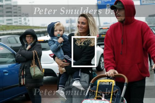 Schiphol 11 januari 2019
Andre Hazes jr en vriendin Monique Westenberg arriveren samen met familie en neef Djarno Hofland op schiphol na trip naar Ortlando.