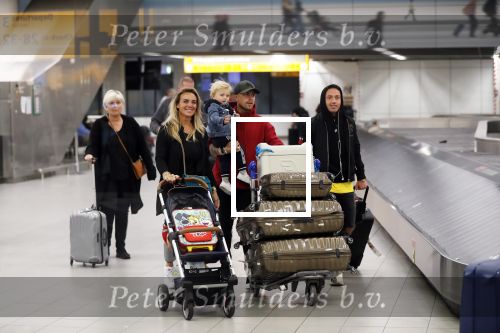 Schiphol 11 januari 2019
Andre Hazes jr en vriendin Monique Westenberg arriveren samen met familie en neef Djarno Hofland op schiphol na trip naar Ortlando.