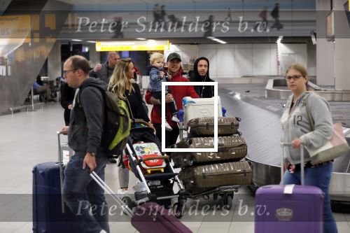 Schiphol 11 januari 2019
Andre Hazes jr en vriendin Monique Westenberg arriveren samen met familie en neef Djarno Hofland op schiphol na trip naar Ortlando.