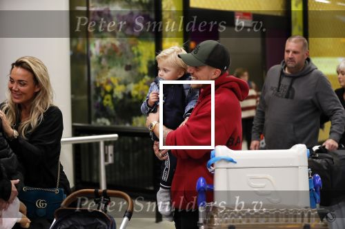 Schiphol 11 januari 2019
Andre Hazes jr en vriendin Monique Westenberg arriveren samen met familie en neef Djarno Hofland op schiphol na trip naar Ortlando.