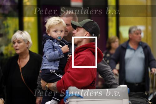 Schiphol 11 januari 2019
Andre Hazes jr en vriendin Monique Westenberg arriveren samen met familie en neef Djarno Hofland op schiphol na trip naar Ortlando.