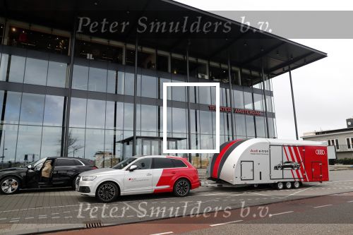 Amsterdam 8 januari 2019
Audi Q7 met een etron conceptcar in de trailer bij theater Amsterdam.