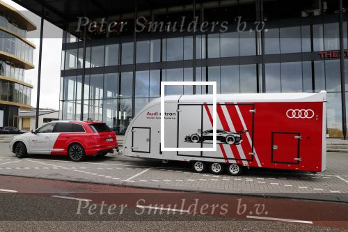 Amsterdam 8 januari 2019
Audi Q7 met een etron conceptcar in de trailer bij theater Amsterdam.