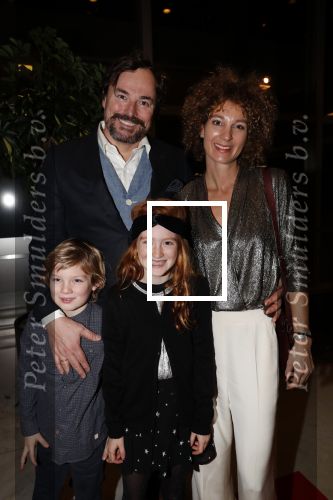 Amsterdam 20 december 2018
Premiere Cats in de RAI. Caspar Burgi met vrouw en kinderen
