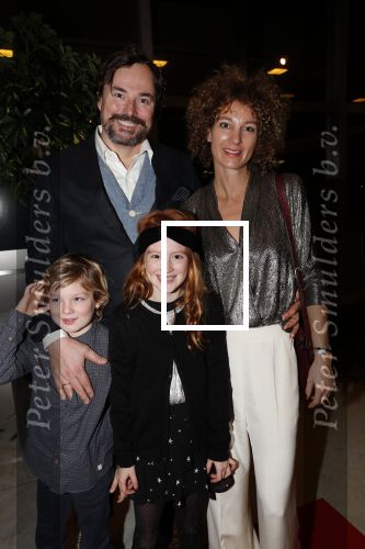 Amsterdam 20 december 2018
Premiere Cats in de RAI. Caspar Burgi met vrouw en kinderen
