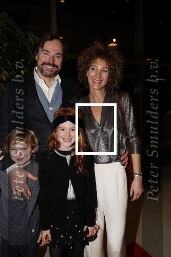 Amsterdam 20 december 2018
Premiere Cats in de RAI. Caspar Burgi met vrouw en kinderen