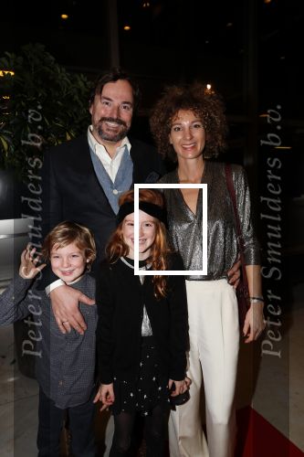 Amsterdam 20 december 2018
Premiere Cats in de RAI. Caspar Burgi met vrouw en kinderen