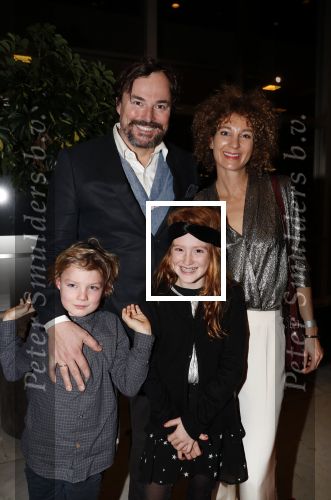 Amsterdam 20 december 2018
Premiere Cats in de RAI. Caspar Burgi met vrouw en kinderen