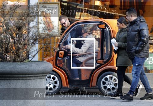 Amsterdam 14 januari 2019
Connie Witteman gaat met een vriend broodjes kopen in haar CCCC Biro karretje.