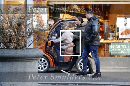 Amsterdam 14 januari 2019
Connie Witteman gaat met een vriend broodjes kopen in haar CCCC Biro karretje.