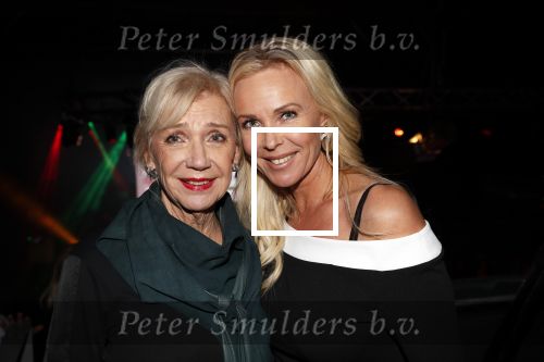Heerhugowaard 14 januari 2019
Nieuwjaarsfeest Henk Geels. Denise Boekhoff met moeder Carla Geels en zus.