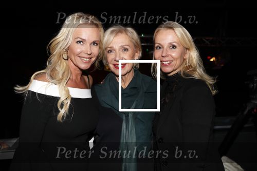 Heerhugowaard 14 januari 2019
Nieuwjaarsfeest Henk Geels. Denise Boekhoff met moeder Carla Geels en zus.