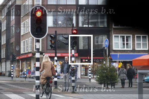 Amsterdam 5 januari 2019
Dionne Stax rijdt op de apollolaan 2x door rood op de fiets en ze heeft haar mobiel in haar handen. Dionne gaat langs bij haar vriend  Sytse Oudkerk
