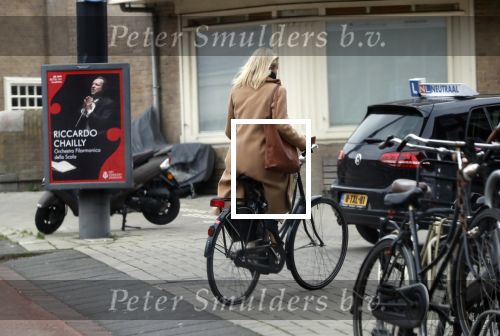 Amsterdam 5 januari 2019
Dionne Stax rijdt op de apollolaan 2x door rood op de fiets en ze heeft haar mobiel in haar handen. Dionne gaat langs bij haar vriend  Sytse Oudkerk