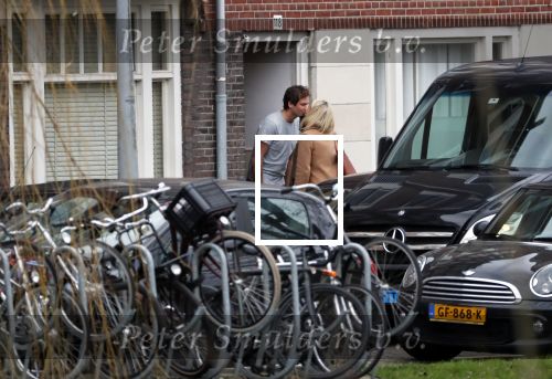 Amsterdam 5 januari 2019
Dionne Stax rijdt op de apollolaan 2x door rood op de fiets en ze heeft haar mobiel in haar handen. Dionne gaat langs bij haar vriend  Sytse Oudkerk
