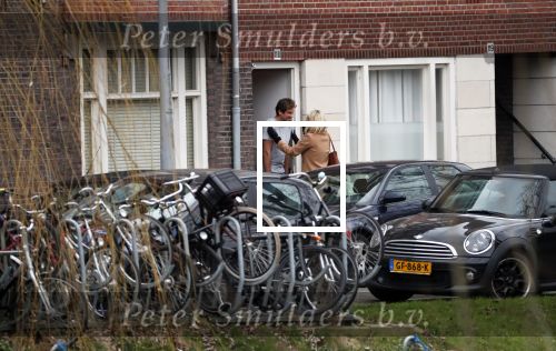 Amsterdam 5 januari 2019
Dionne Stax rijdt op de apollolaan 2x door rood op de fiets en ze heeft haar mobiel in haar handen. Dionne gaat langs bij haar vriend  Sytse Oudkerk