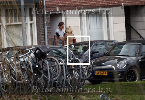 Amsterdam 5 januari 2019
Dionne Stax rijdt op de apollolaan 2x door rood op de fiets en ze heeft haar mobiel in haar handen. Dionne gaat langs bij haar vriend  Sytse Oudkerk