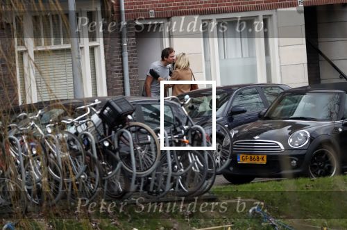 Amsterdam 5 januari 2019
Dionne Stax rijdt op de apollolaan 2x door rood op de fiets en ze heeft haar mobiel in haar handen. Dionne gaat langs bij haar vriend  Sytse Oudkerk