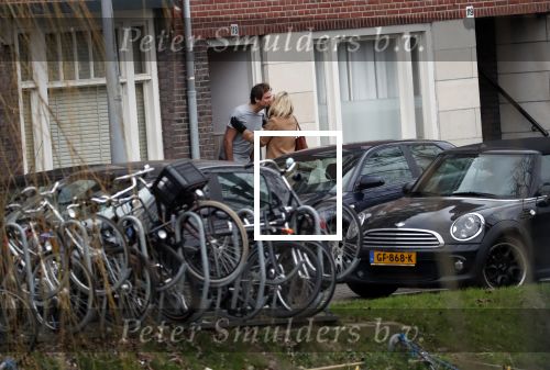 Amsterdam 5 januari 2019
Dionne Stax rijdt op de apollolaan 2x door rood op de fiets en ze heeft haar mobiel in haar handen. Dionne gaat langs bij haar vriend  Sytse Oudkerk