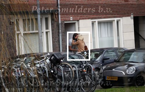 Amsterdam 5 januari 2019
Dionne Stax rijdt op de apollolaan 2x door rood op de fiets en ze heeft haar mobiel in haar handen. Dionne gaat langs bij haar vriend  Sytse Oudkerk