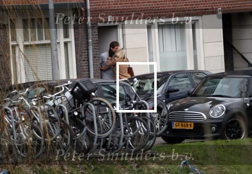 Amsterdam 5 januari 2019
Dionne Stax rijdt op de apollolaan 2x door rood op de fiets en ze heeft haar mobiel in haar handen. Dionne gaat langs bij haar vriend  Sytse Oudkerk