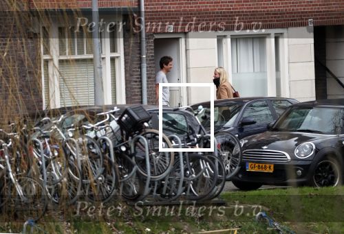 Amsterdam 5 januari 2019
Dionne Stax rijdt op de apollolaan 2x door rood op de fiets en ze heeft haar mobiel in haar handen. Dionne gaat langs bij haar vriend  Sytse Oudkerk