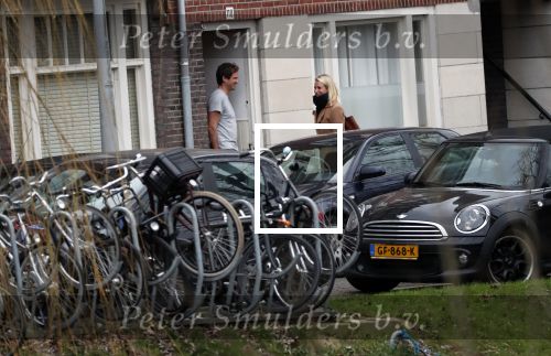Amsterdam 5 januari 2019
Dionne Stax rijdt op de apollolaan 2x door rood op de fiets en ze heeft haar mobiel in haar handen. Dionne gaat langs bij haar vriend  Sytse Oudkerk