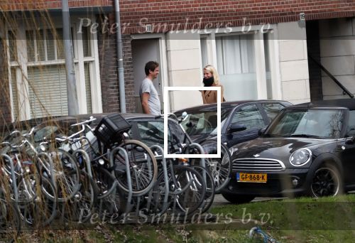 Amsterdam 5 januari 2019
Dionne Stax rijdt op de apollolaan 2x door rood op de fiets en ze heeft haar mobiel in haar handen. Dionne gaat langs bij haar vriend  Sytse Oudkerk