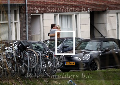 Amsterdam 5 januari 2019
Dionne Stax rijdt op de apollolaan 2x door rood op de fiets en ze heeft haar mobiel in haar handen. Dionne gaat langs bij haar vriend  Sytse Oudkerk
