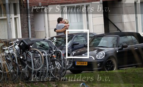 Amsterdam 5 januari 2019
Dionne Stax rijdt op de apollolaan 2x door rood op de fiets en ze heeft haar mobiel in haar handen. Dionne gaat langs bij haar vriend  Sytse Oudkerk