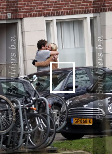 Amsterdam 5 januari 2019
Dionne Stax rijdt op de apollolaan 2x door rood op de fiets en ze heeft haar mobiel in haar handen. Dionne gaat langs bij haar vriend  Sytse Oudkerk