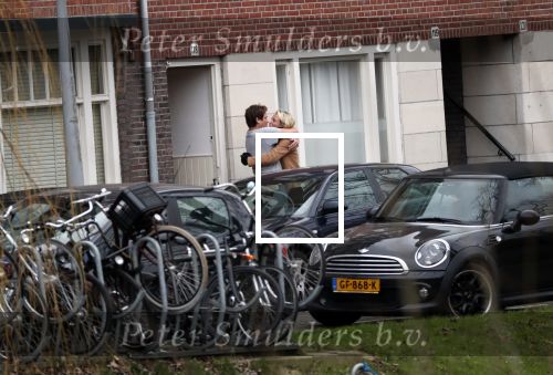 Amsterdam 5 januari 2019
Dionne Stax rijdt op de apollolaan 2x door rood op de fiets en ze heeft haar mobiel in haar handen. Dionne gaat langs bij haar vriend  Sytse Oudkerk