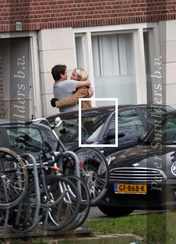 Amsterdam 5 januari 2019
Dionne Stax rijdt op de apollolaan 2x door rood op de fiets en ze heeft haar mobiel in haar handen. Dionne gaat langs bij haar vriend  Sytse Oudkerk