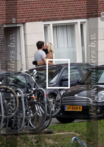 Amsterdam 5 januari 2019
Dionne Stax rijdt op de apollolaan 2x door rood op de fiets en ze heeft haar mobiel in haar handen. Dionne gaat langs bij haar vriend  Sytse Oudkerk