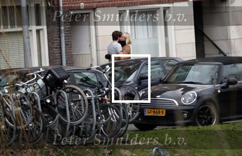 Amsterdam 5 januari 2019
Dionne Stax rijdt op de apollolaan 2x door rood op de fiets en ze heeft haar mobiel in haar handen. Dionne gaat langs bij haar vriend  Sytse Oudkerk