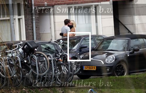Amsterdam 5 januari 2019
Dionne Stax rijdt op de apollolaan 2x door rood op de fiets en ze heeft haar mobiel in haar handen. Dionne gaat langs bij haar vriend  Sytse Oudkerk