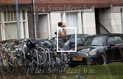 Amsterdam 5 januari 2019
Dionne Stax rijdt op de apollolaan 2x door rood op de fiets en ze heeft haar mobiel in haar handen. Dionne gaat langs bij haar vriend  Sytse Oudkerk