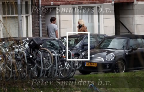 Amsterdam 5 januari 2019
Dionne Stax rijdt op de apollolaan 2x door rood op de fiets en ze heeft haar mobiel in haar handen. Dionne gaat langs bij haar vriend  Sytse Oudkerk