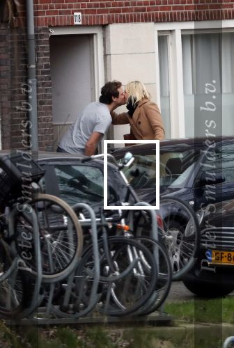Amsterdam 5 januari 2019
Dionne Stax rijdt op de apollolaan 2x door rood op de fiets en ze heeft haar mobiel in haar handen. Dionne gaat langs bij haar vriend  Sytse Oudkerk