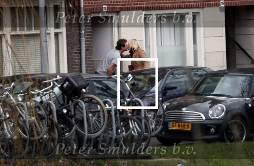 Amsterdam 5 januari 2019
Dionne Stax rijdt op de apollolaan 2x door rood op de fiets en ze heeft haar mobiel in haar handen. Dionne gaat langs bij haar vriend  Sytse Oudkerk