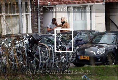 Amsterdam 5 januari 2019
Dionne Stax rijdt op de apollolaan 2x door rood op de fiets en ze heeft haar mobiel in haar handen. Dionne gaat langs bij haar vriend  Sytse Oudkerk