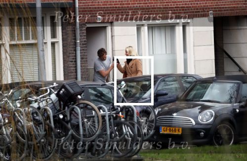 Amsterdam 5 januari 2019
Dionne Stax rijdt op de apollolaan 2x door rood op de fiets en ze heeft haar mobiel in haar handen. Dionne gaat langs bij haar vriend  Sytse Oudkerk