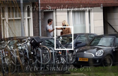 Amsterdam 5 januari 2019
Dionne Stax rijdt op de apollolaan 2x door rood op de fiets en ze heeft haar mobiel in haar handen. Dionne gaat langs bij haar vriend  Sytse Oudkerk