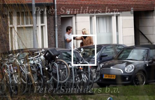 Amsterdam 5 januari 2019
Dionne Stax rijdt op de apollolaan 2x door rood op de fiets en ze heeft haar mobiel in haar handen. Dionne gaat langs bij haar vriend  Sytse Oudkerk